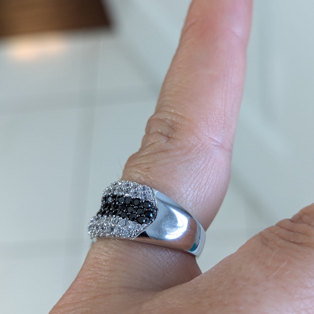 Silver ring - Picture 2 of 4